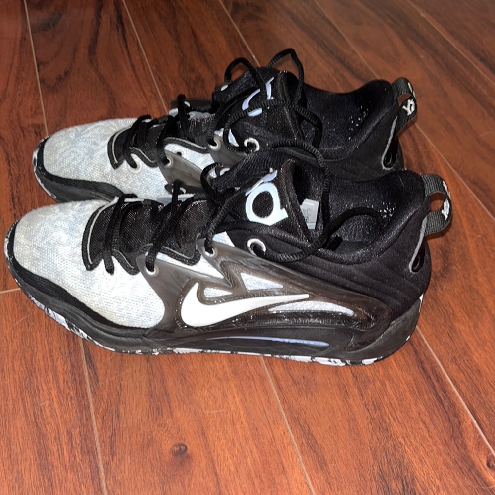 KD 15 “Refuge” Basketball shoes